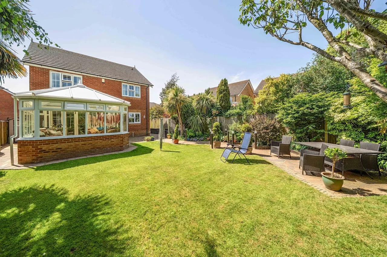 Heron Forstal Avenue, Hawkinge, CT18, photo 2
