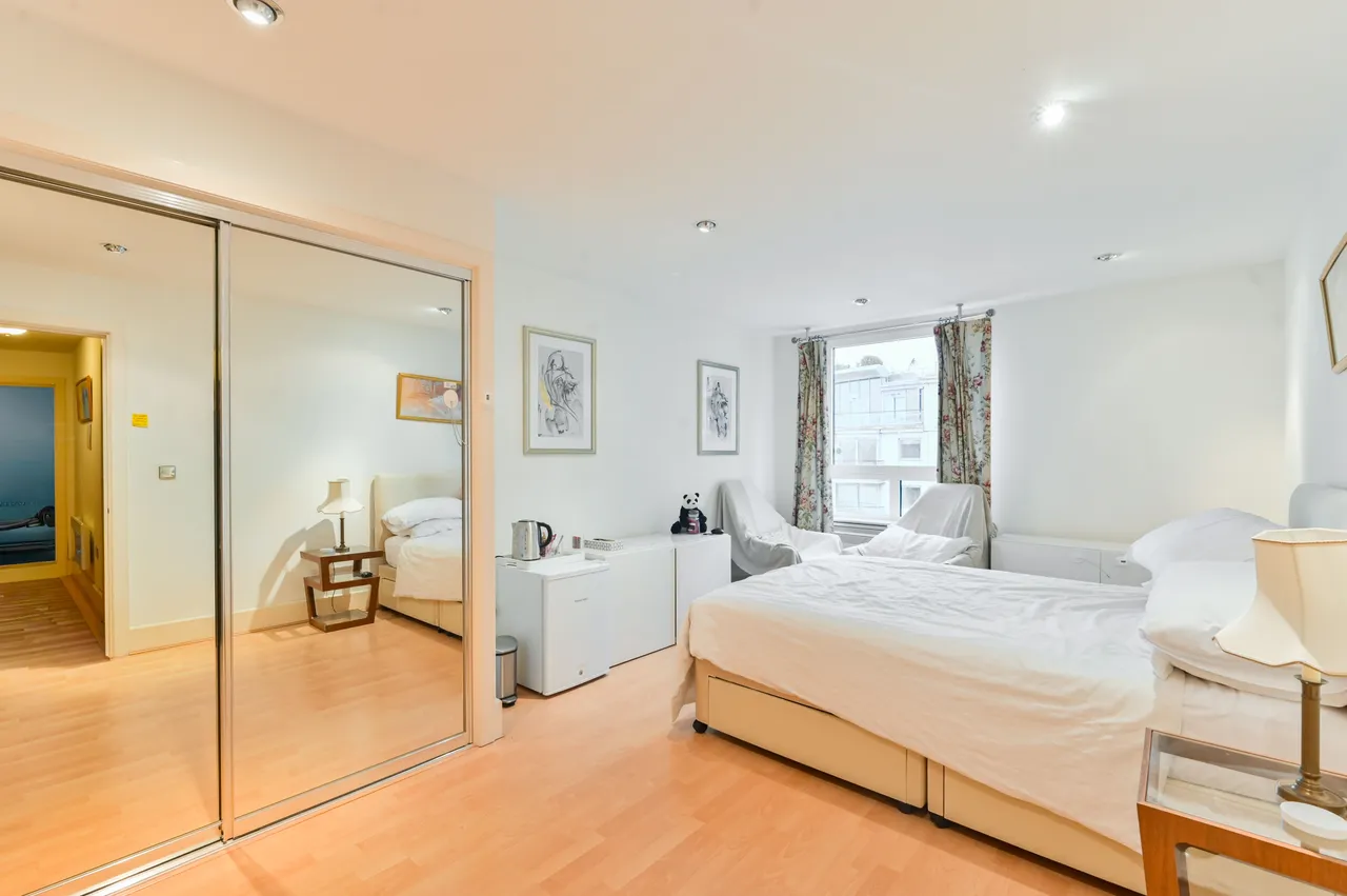 London, SW8, photo 6