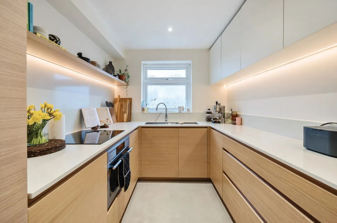 2 bed flat for sale — Brambledown Road, South Wallington