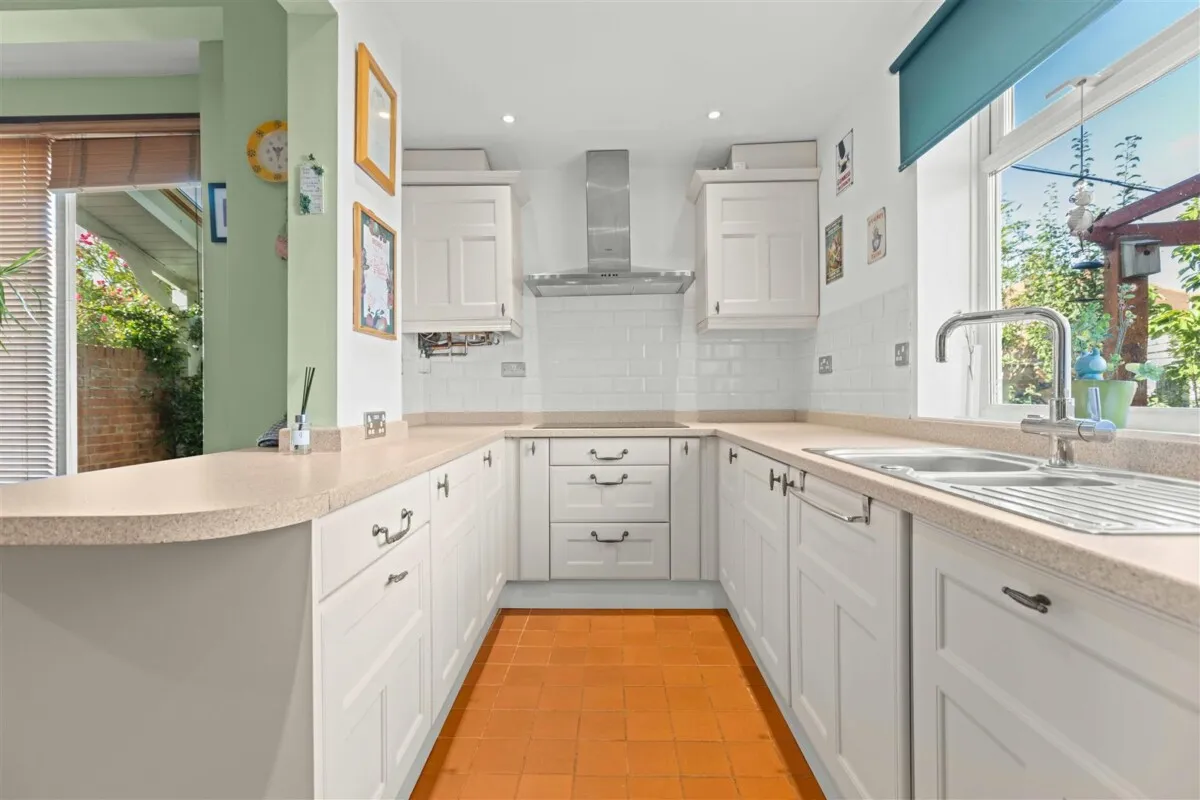 Catherine Gardens, Hounslow, TW3, photo 10