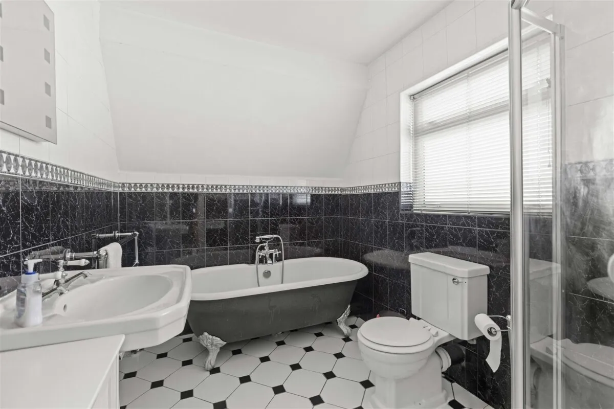 Catherine Gardens, Hounslow, TW3, photo 14
