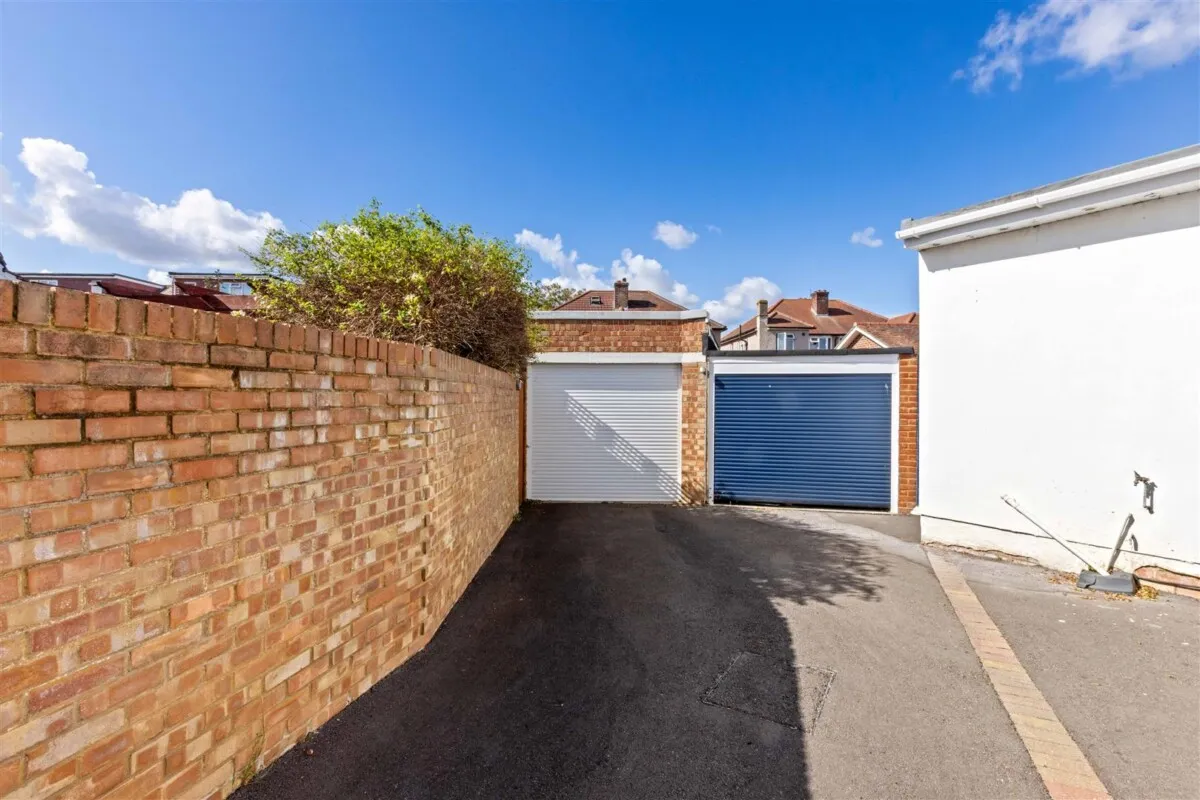 Catherine Gardens, Hounslow, TW3, photo 25