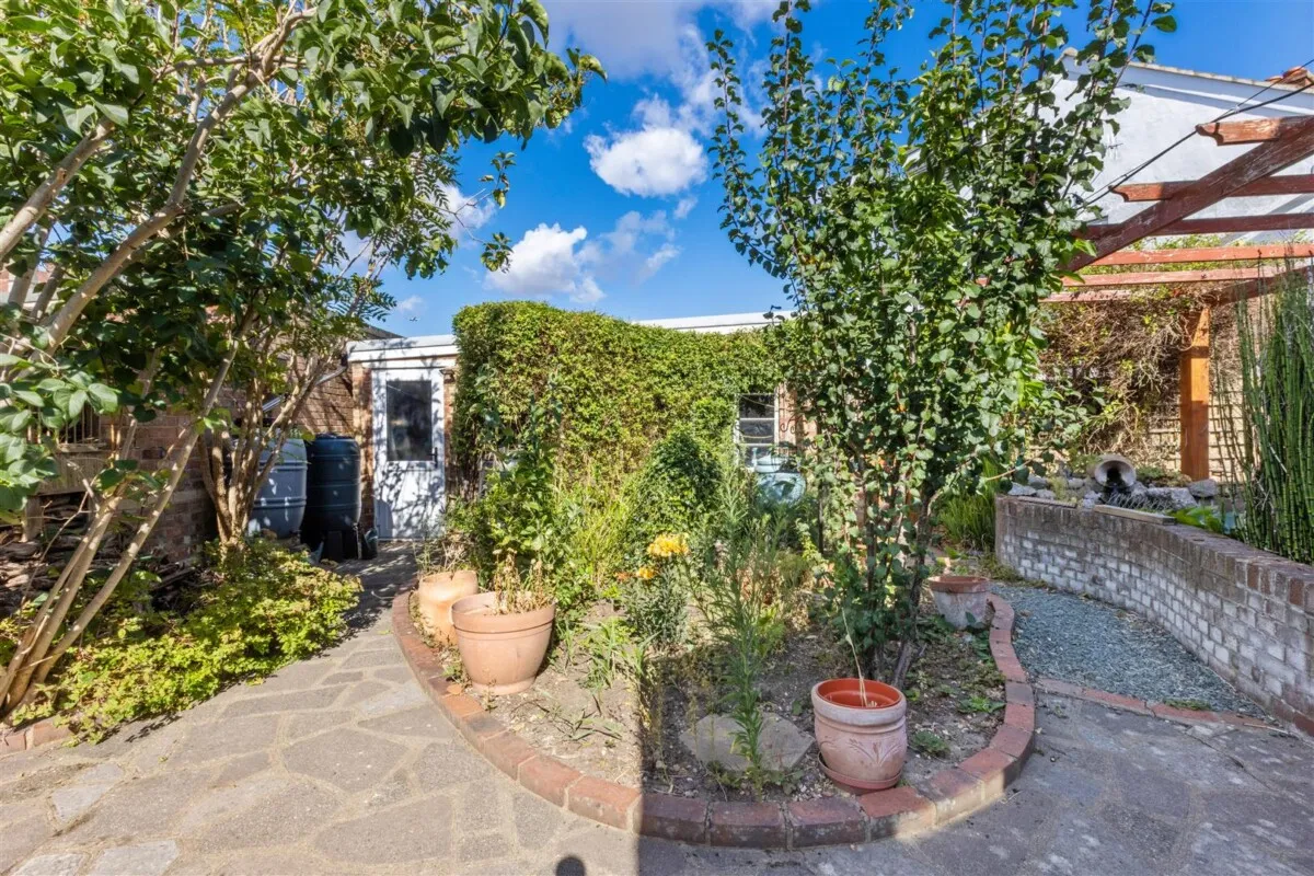 Catherine Gardens, Hounslow, TW3, photo 20