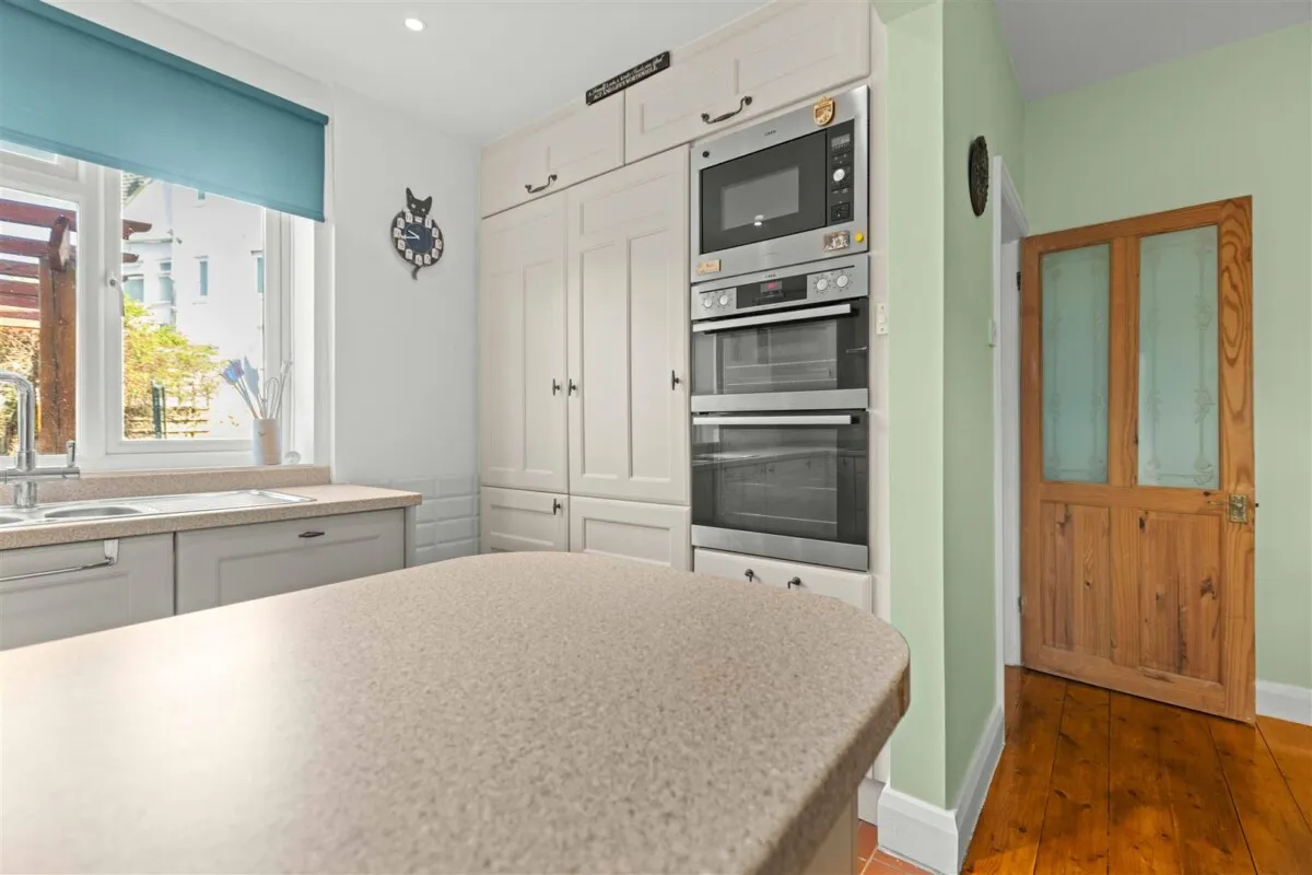 Catherine Gardens, Hounslow, TW3, photo 9