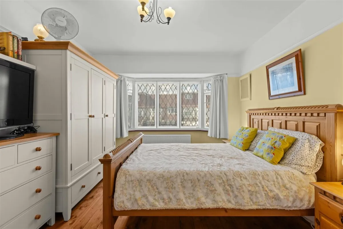 Catherine Gardens, Hounslow, TW3, photo 16
