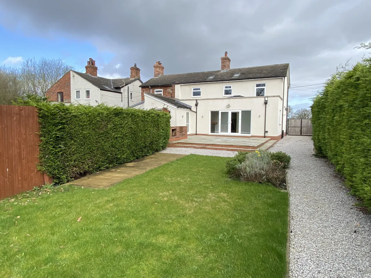 Railway Cottages, Moss, DN6 0HF, photo 2