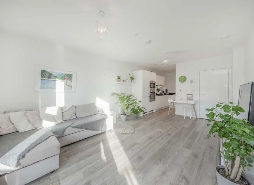 Lakeside Drive, Acton, NW10, photo 2