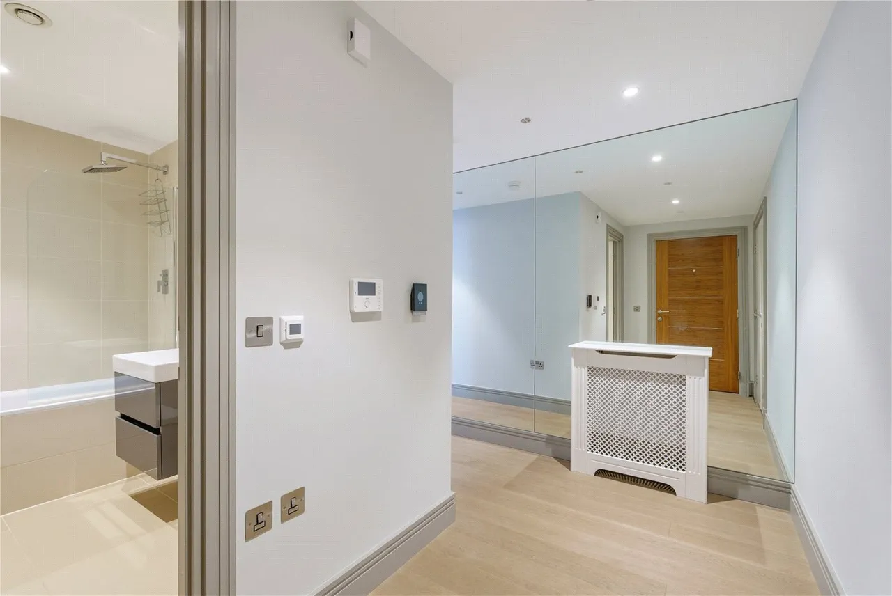 Clove Hitch Quay, London, SW11, photo 8