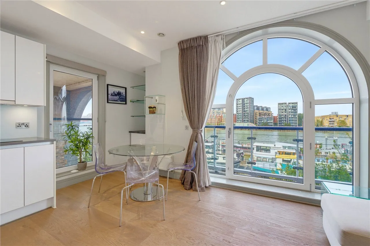 Clove Hitch Quay, London, SW11, photo 2