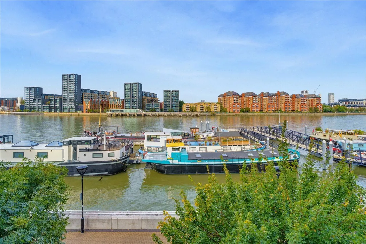 Clove Hitch Quay, London, SW11, photo 9