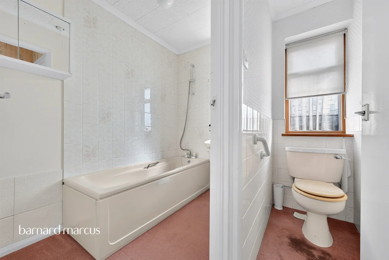 Harvest Road, Feltham, TW13, photo 9