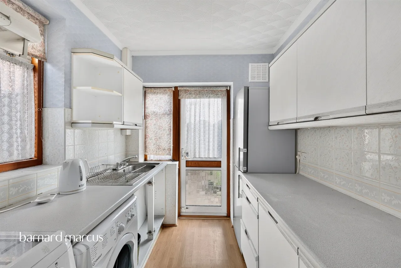 Harvest Road, Feltham, TW13, photo 5