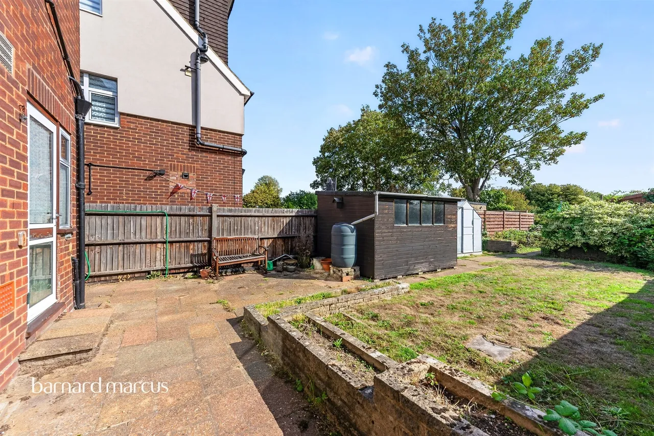 Harvest Road, Feltham, TW13, photo 11