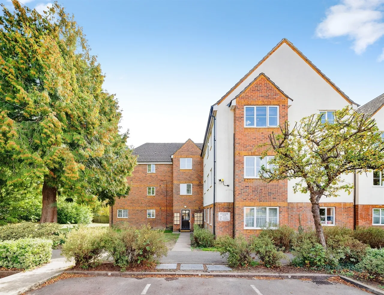 2 bed flat for sale, Gisburne Way, Watford, WD24