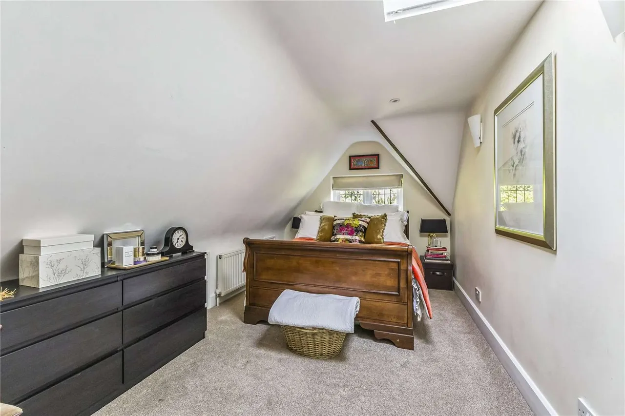 Ferry Lane, Medmenham, Marlow, Buckinghamshire, SL7 2EZ, photo 12