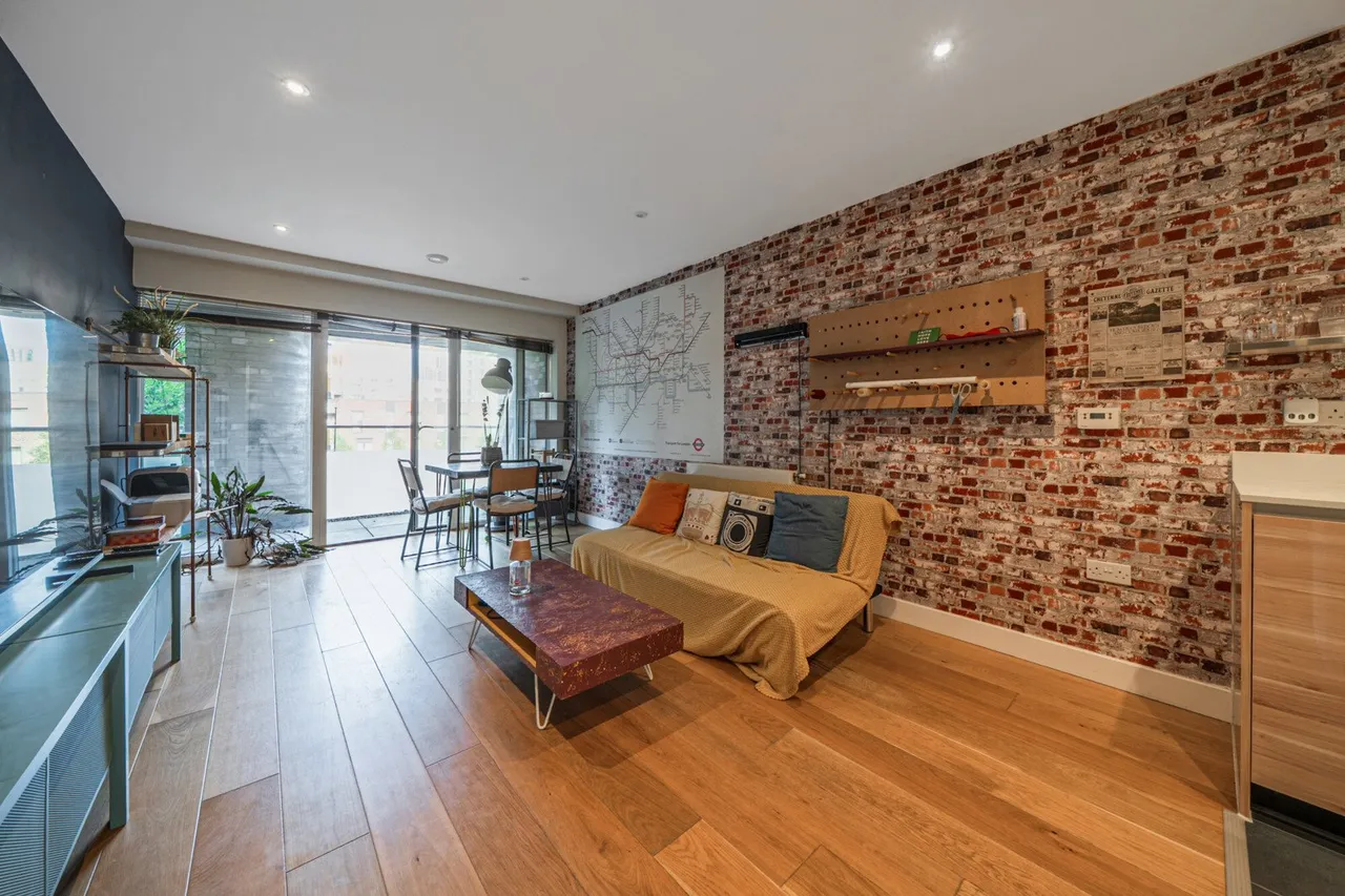 1 bed flat for sale — Peartree Way, SE10