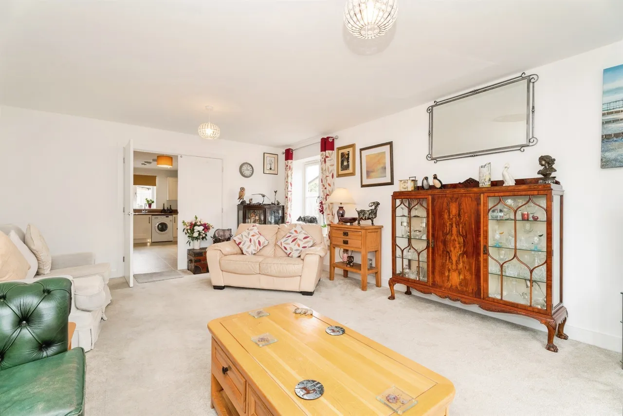 Magpie Close, Holt, photo 11