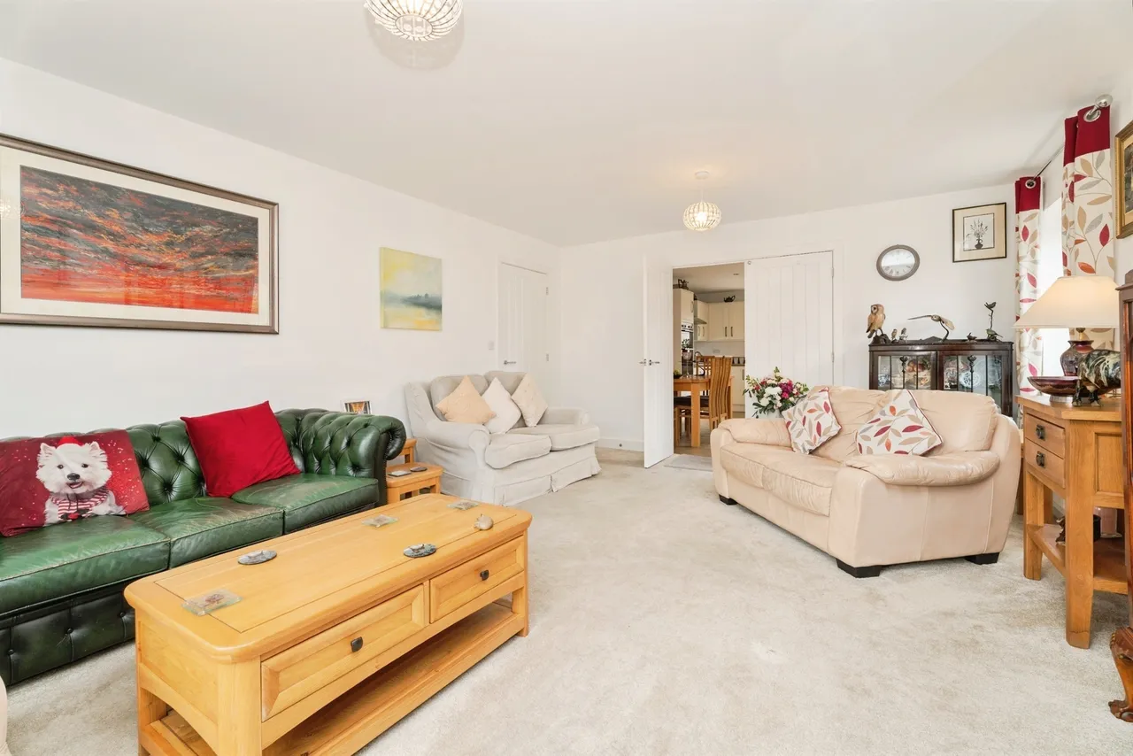 Magpie Close, Holt, photo 9