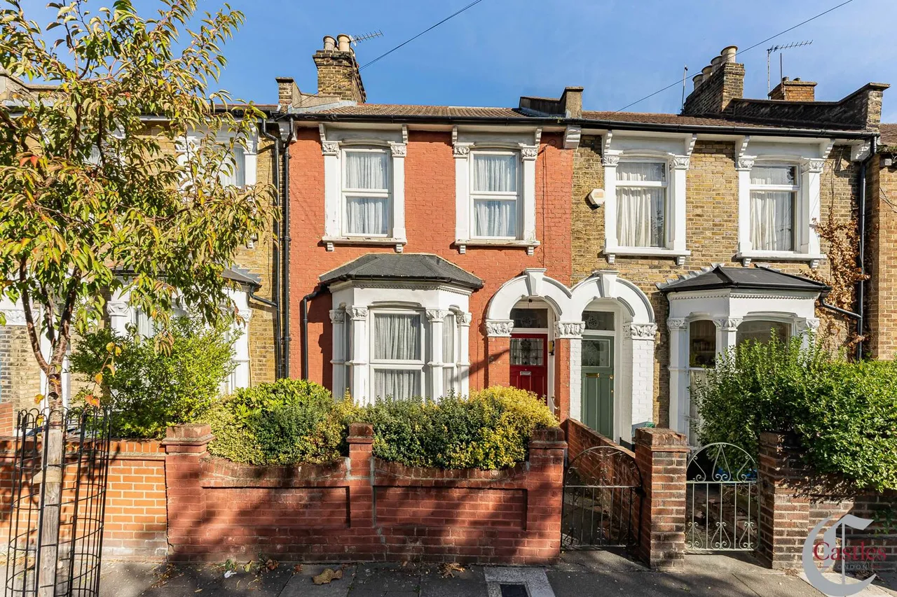 3 bed house for sale, Coopersale Road, London, E9