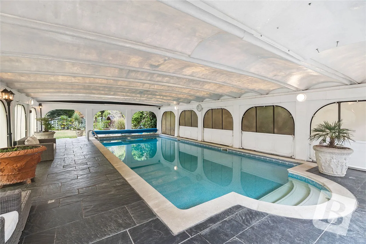 North Road, Havering-atte-Bower, RM4, photo 2