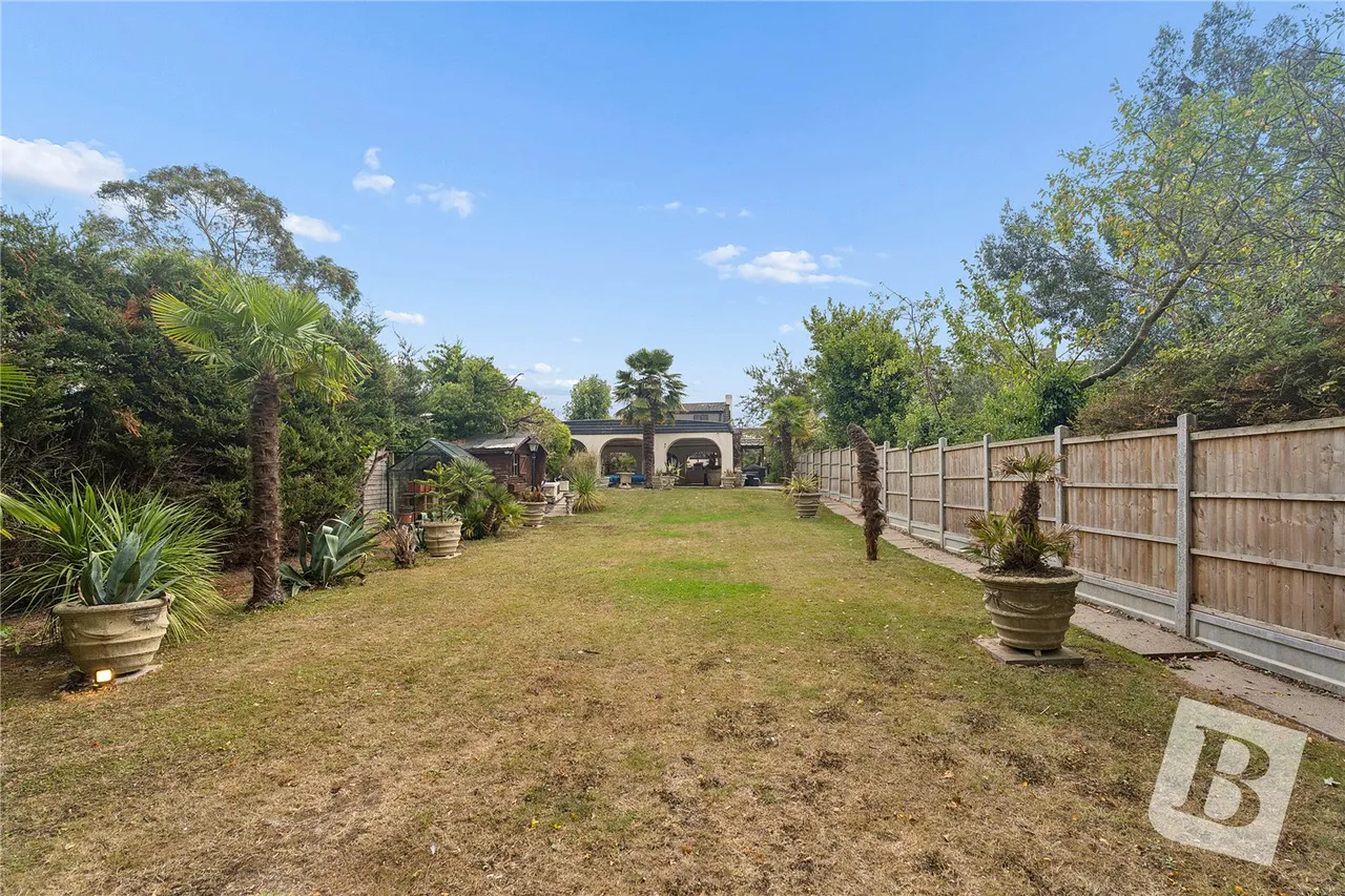 North Road, Havering-atte-Bower, RM4, photo 6