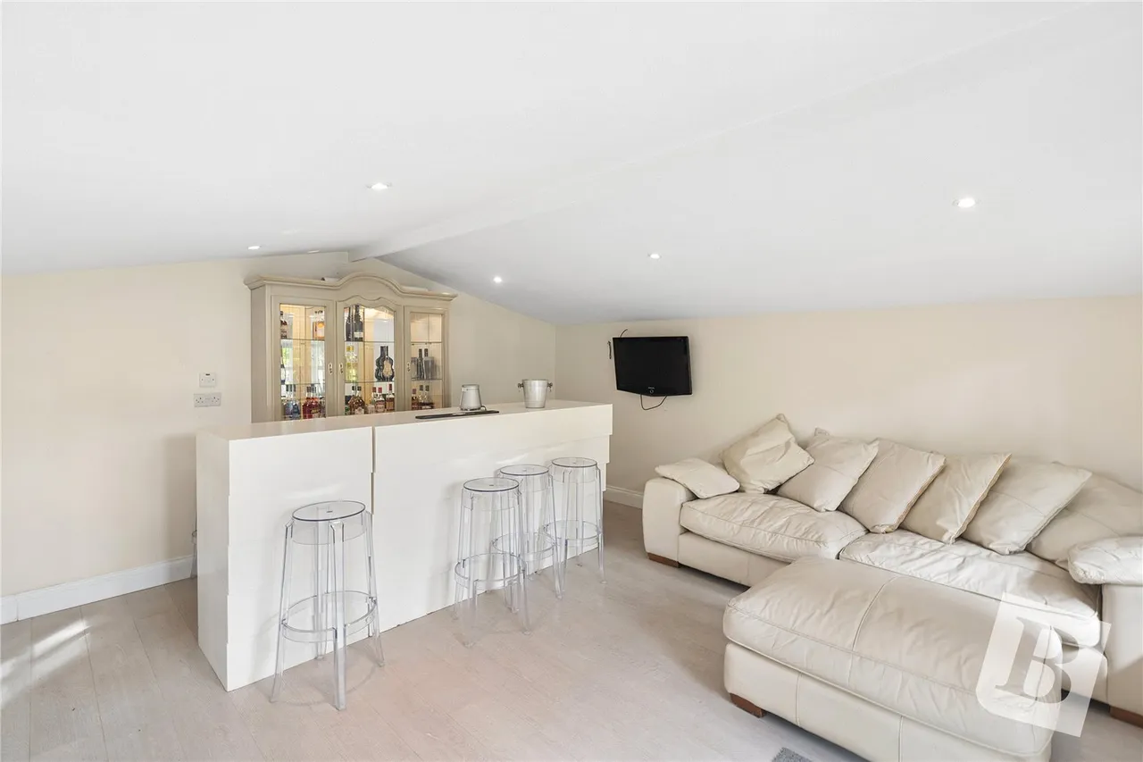 North Road, Havering-atte-Bower, RM4, photo 22