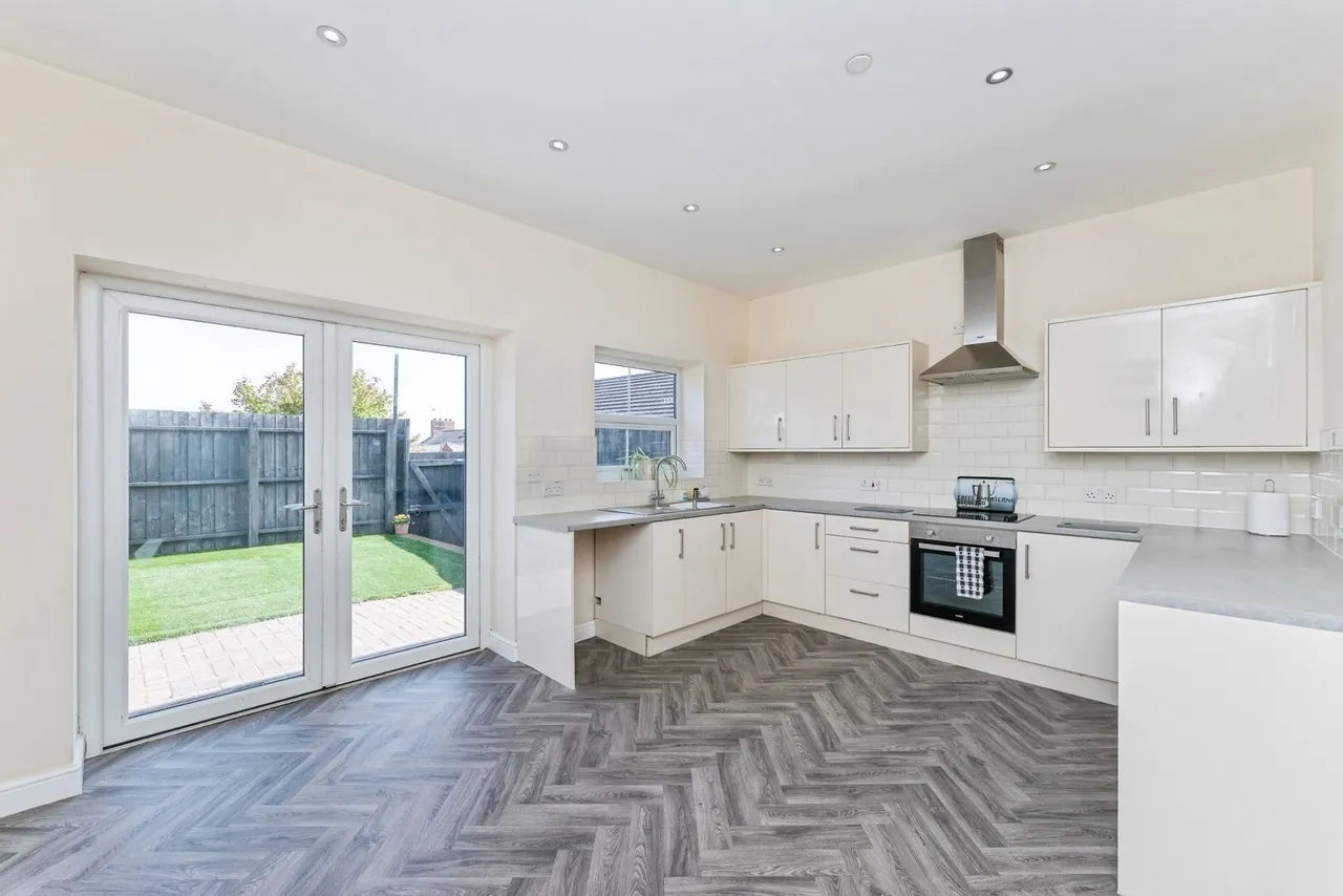 Queen Street, Leeswood, CH7, photo 5