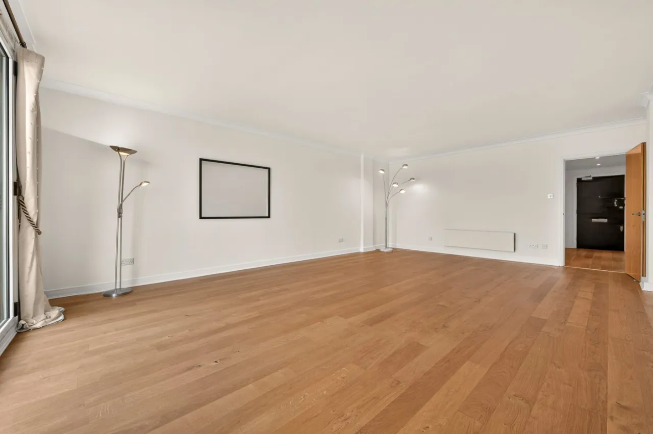 2 bed flat for sale, Narrow Street, London, E14