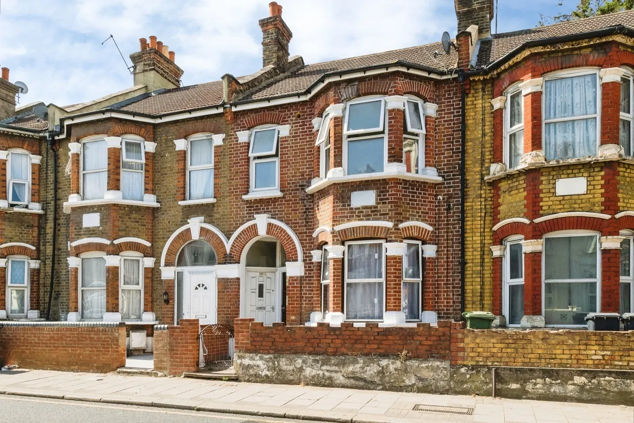 2 bed flat for sale — Fanshawe Avenue, Barking, IG11