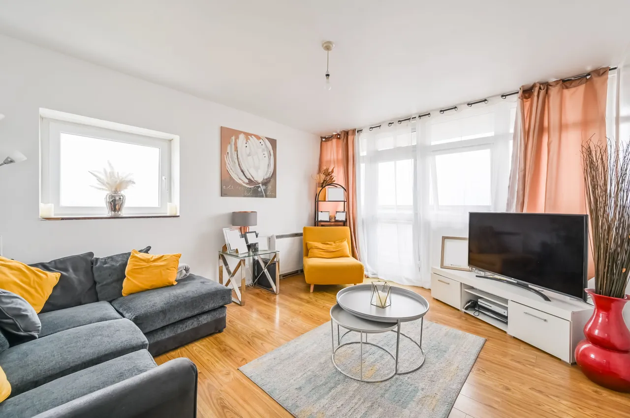 2 bed flat for sale — 45 Queensland House, Rymill Street, London