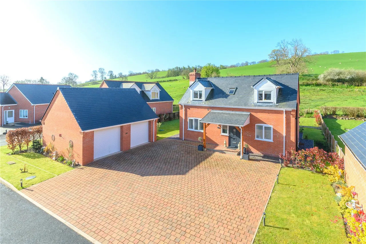 3 bed house for sale, Swallows Meadow, Castle Caereinion, SY21