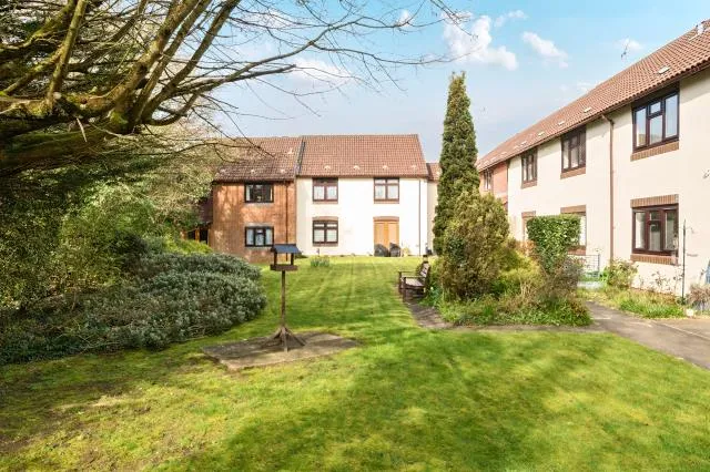 Stuart Court, Amersham, HP6, photo 2