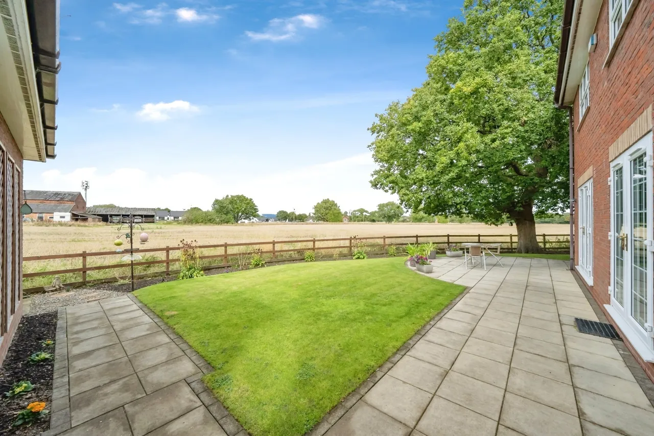 Petersfield Gardens, Culcheth, Warrington, Cheshire, WA3, photo 5