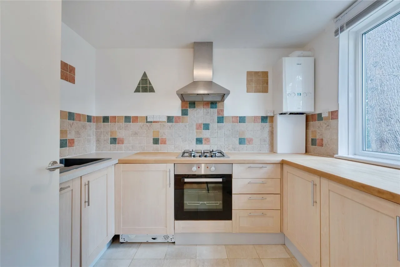 Rockingham Close, London, SW15, photo 3