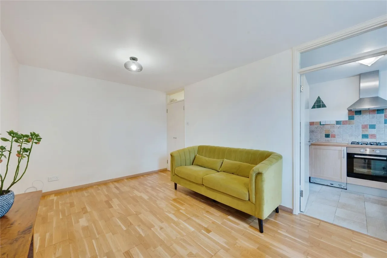 Rockingham Close, London, SW15, photo 11