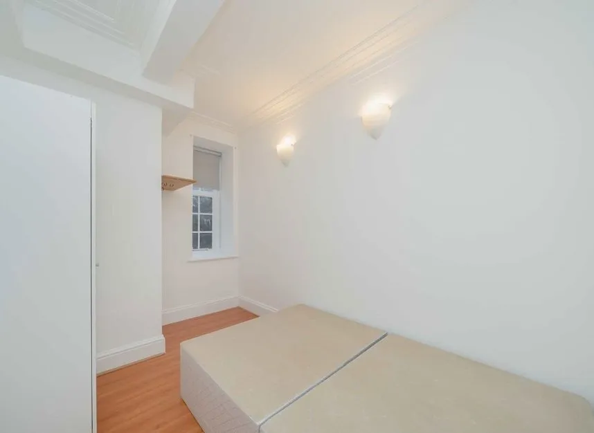 Finchley Road, NW3, photo 4