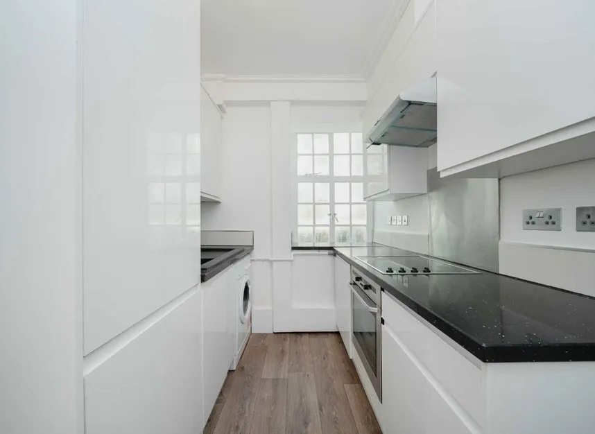 Finchley Road, NW3, photo 3