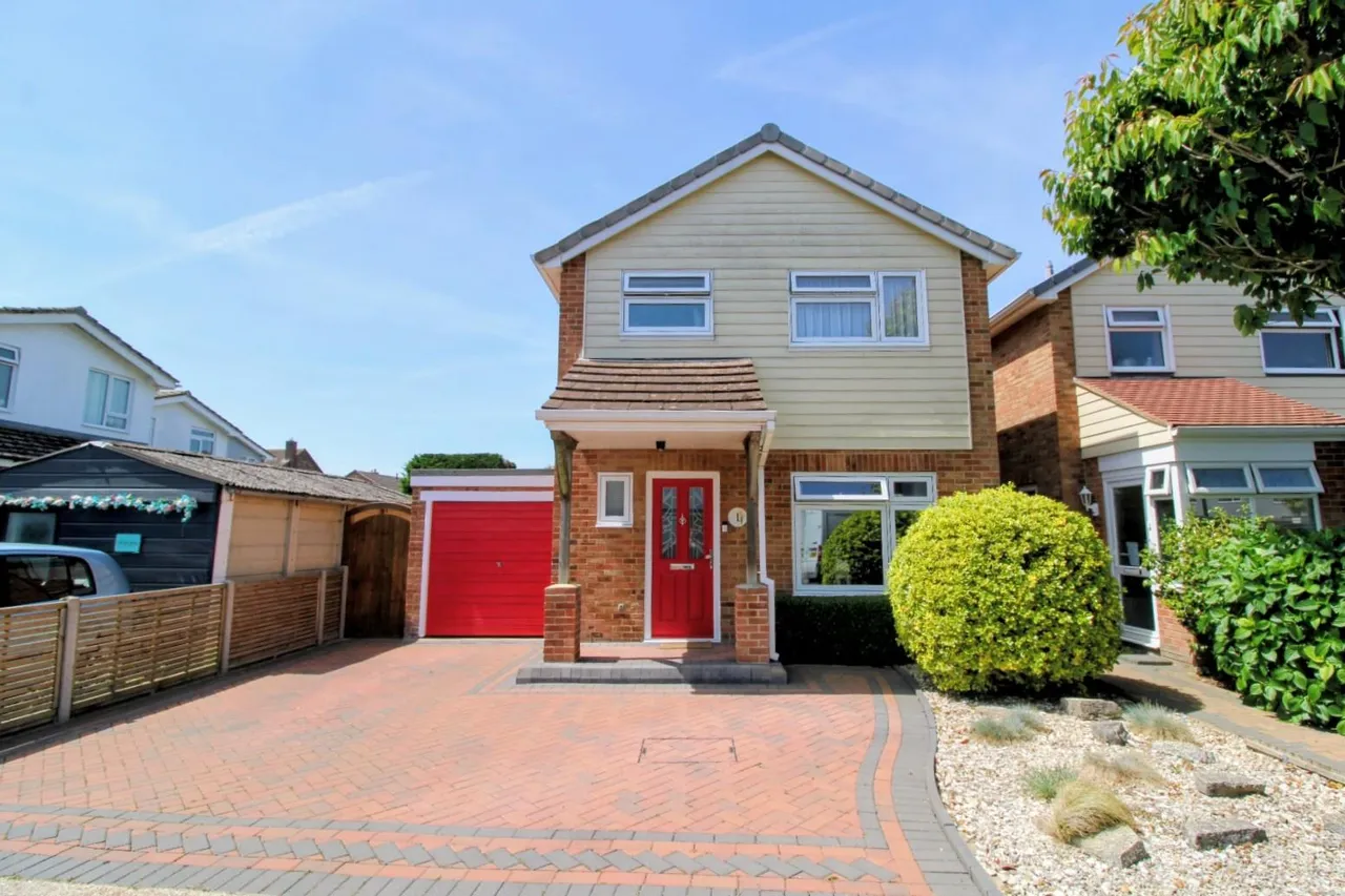 3 bed house for sale — Violet Avenue, Hill Head