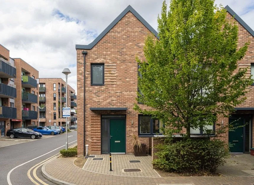 3 bed house for sale — Reynard Way, Brentford, TW8
