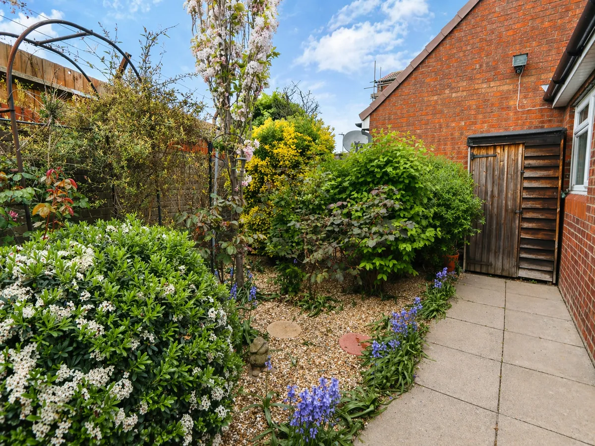Cavalier Close, Marks Gate, Chadwell Heath, RM6 5EJ, photo 11
