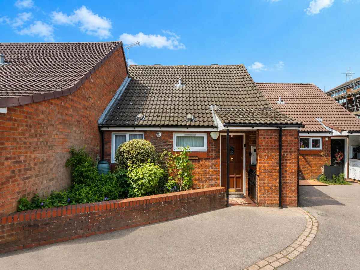 1 bed house for sale — Cavalier Close, Marks Gate, Chadwell Heath, RM6 5EJ