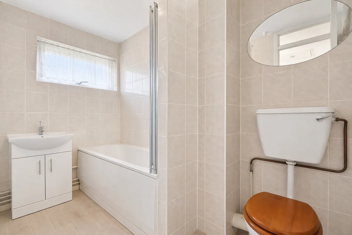 Cavalier Close, Marks Gate, Chadwell Heath, RM6 5EJ, photo 6