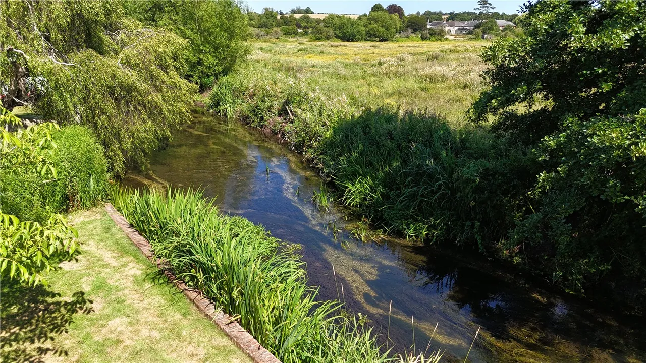 Milford Manor Gardens, Salisbury, Wiltshire, SP1 2RN, photo 2