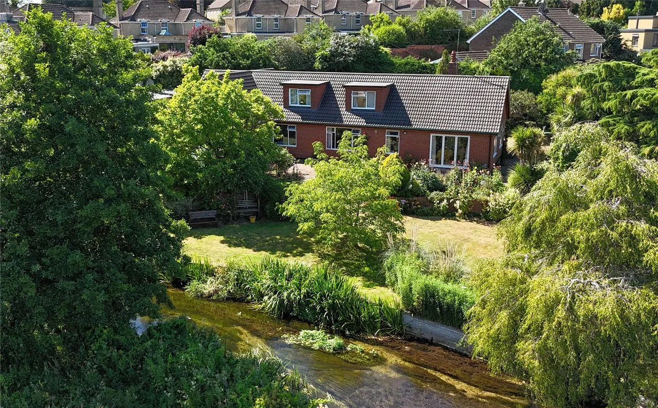 5 bed house for sale — Milford Manor Gardens, Salisbury, Wiltshire, SP1 2RN