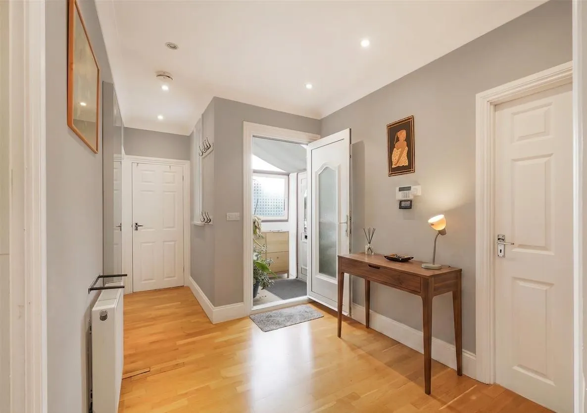 Tudor Close, Kingsbury, NW9, photo 8