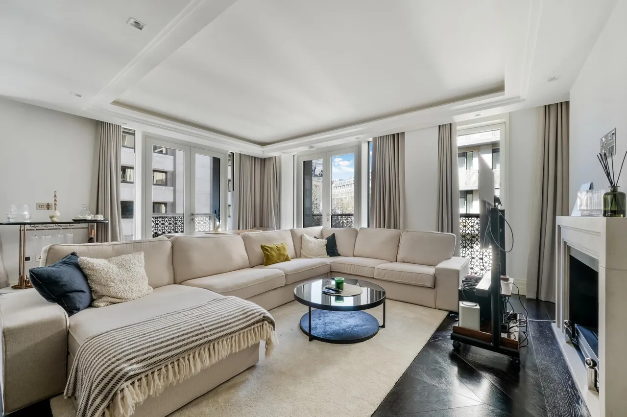 3 bed flat for sale, Gladstone House, London, WC2R