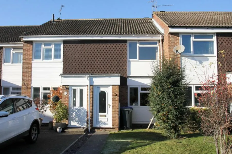 2 bed house to rent, Owlscastle Close, Horsham, RH12