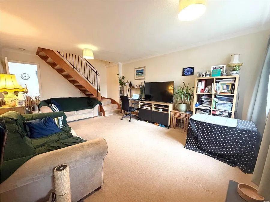 Owlscastle Close, Horsham, RH12, photo 2