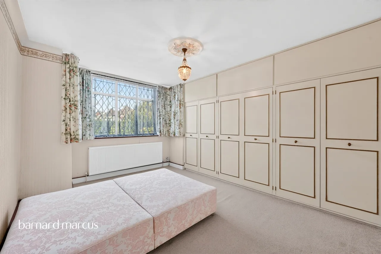Walsingham Gardens, Epsom, KT19, photo 5