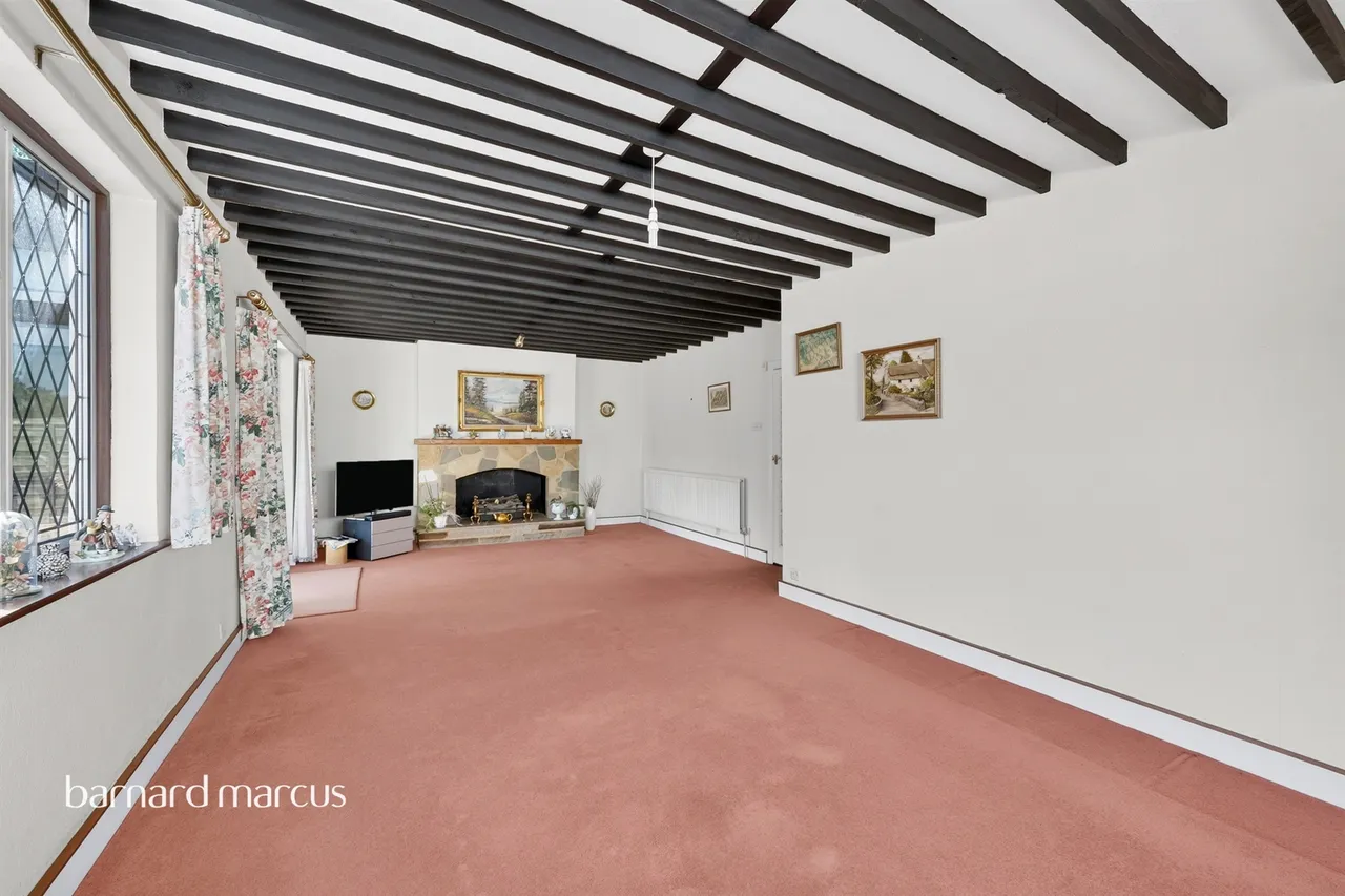 Walsingham Gardens, Epsom, KT19, photo 2